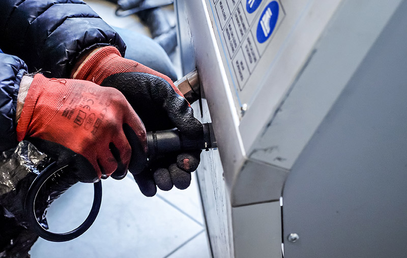 pulizia industriale con sabbiatrice ghiaccio secco